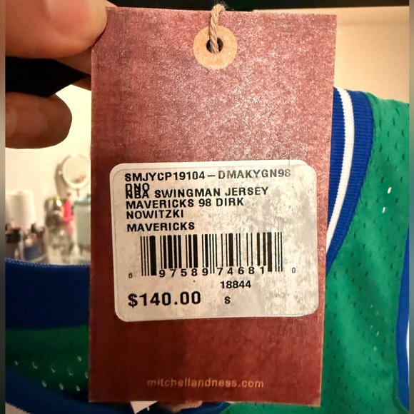 Mavs Dirk Nowitzki Basketball Jersey - Picture 5 of 5